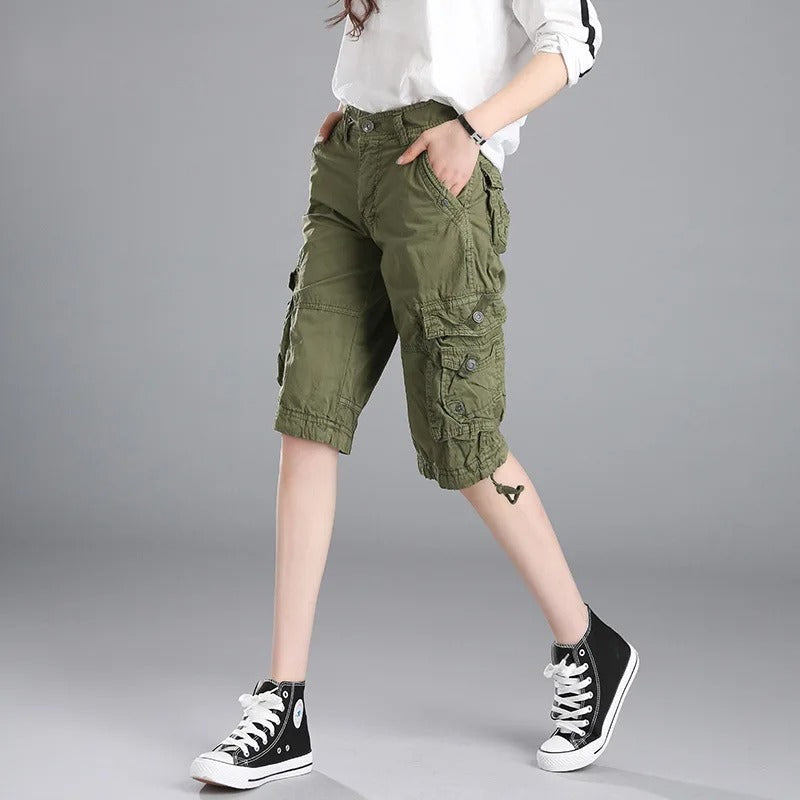 Lily - Cargo Shorts met knoopaccenten en meerdere zakken