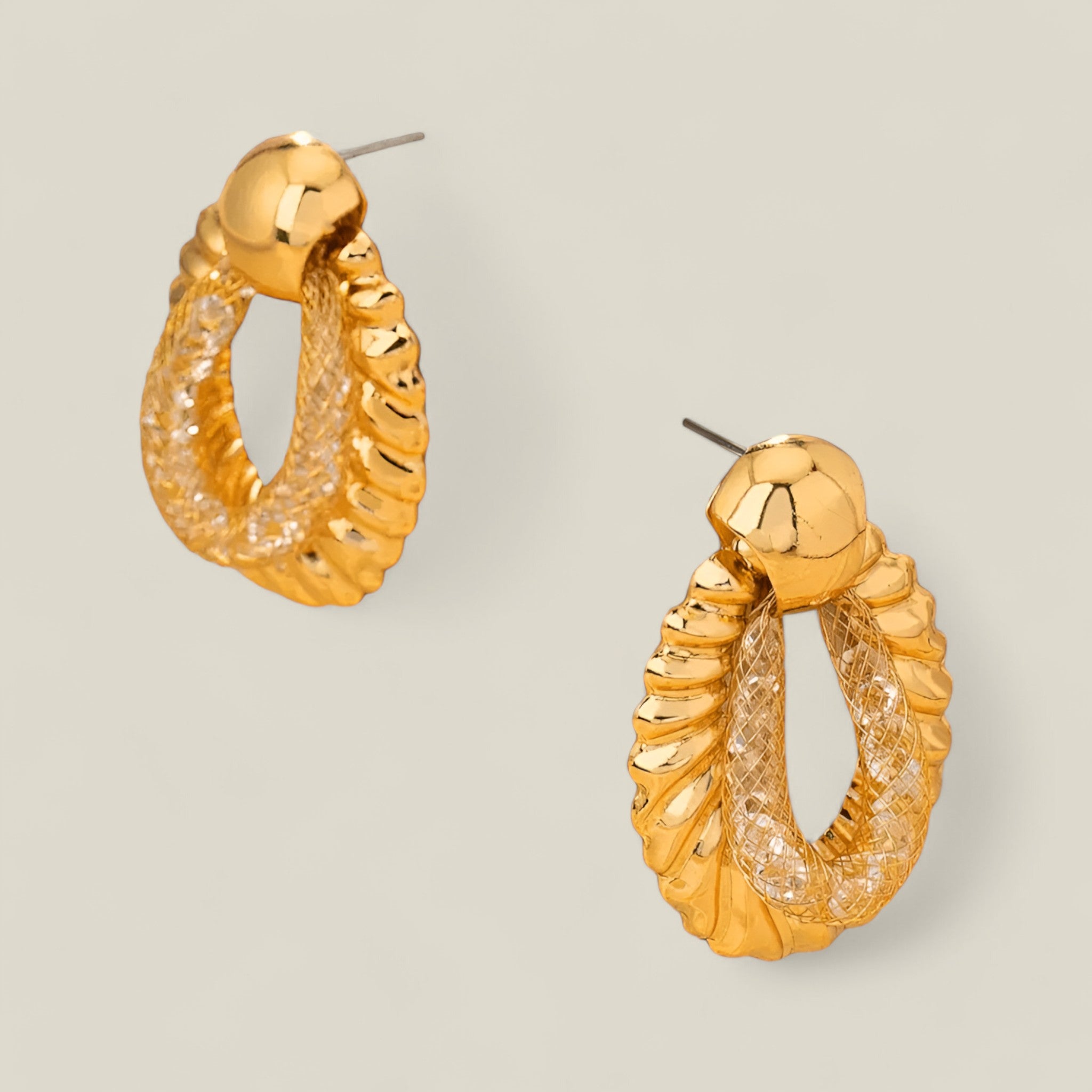 Chiara - Elegante Cascade Oorbellen met Prachtig Goud en Glas Ontwerp