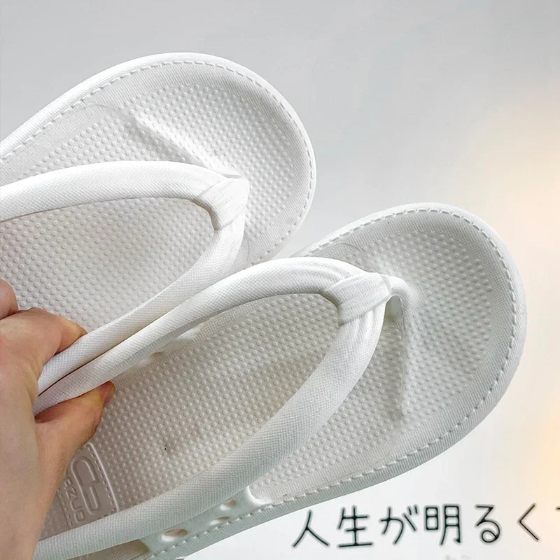 Nico – Casual instapsandalen met uitgesneden zijkanten en platte zool