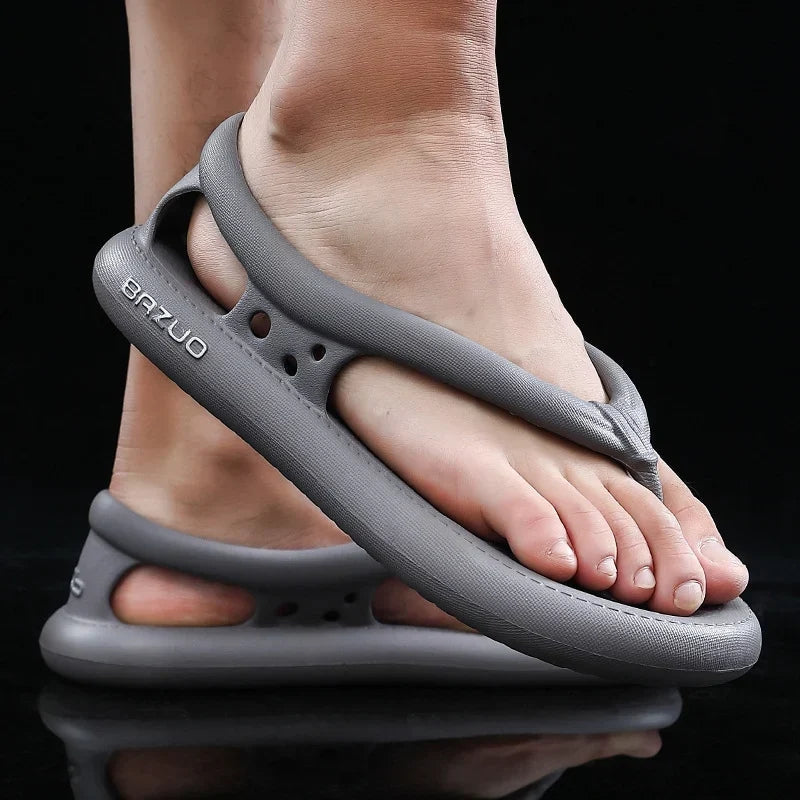 Nico – Casual instapsandalen met uitgesneden zijkanten en platte zool