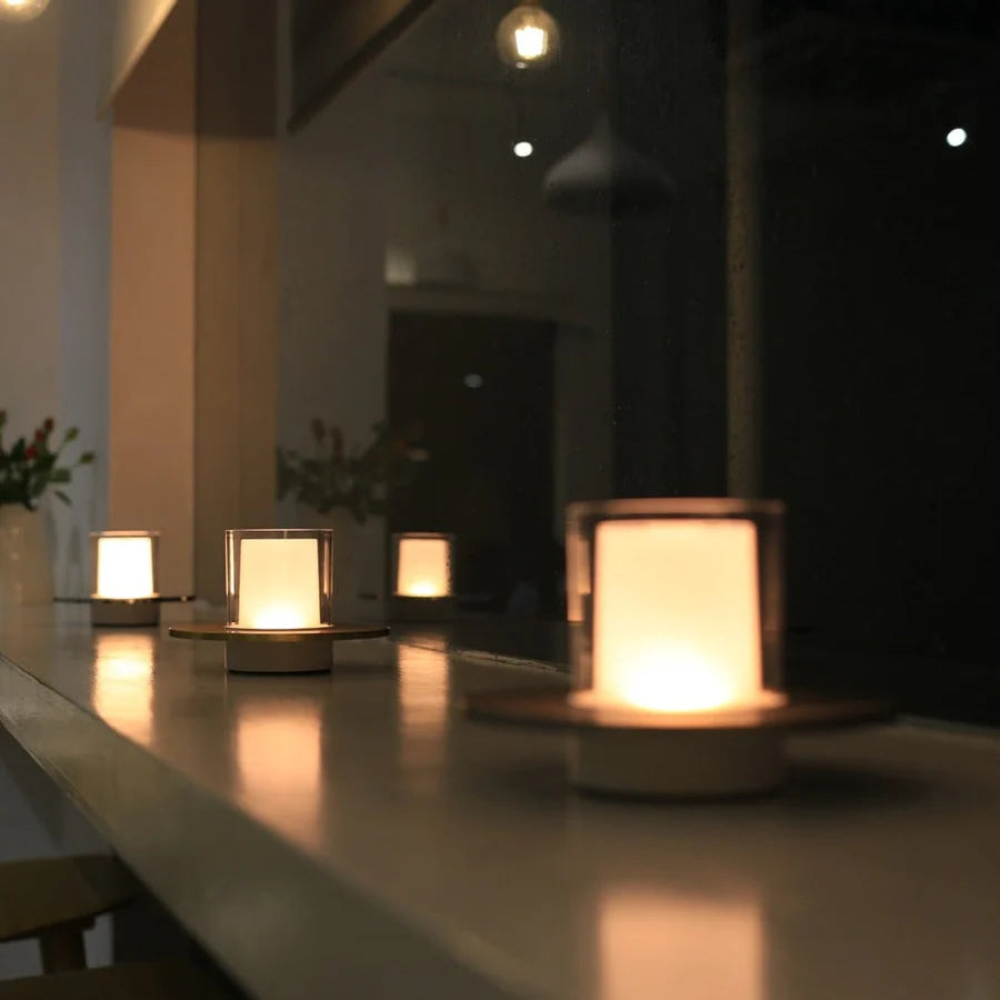 AuraGlow - Stijlvolle draadloze lamp met gebarenbediening en strak design
