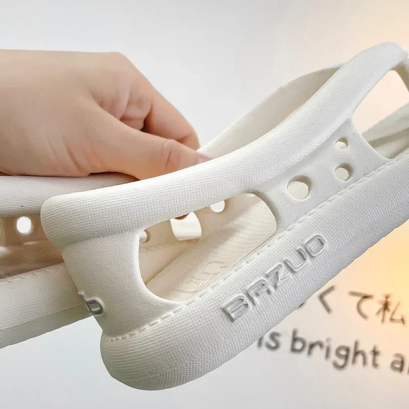 Nico – Casual instapsandalen met uitgesneden zijkanten en platte zool
