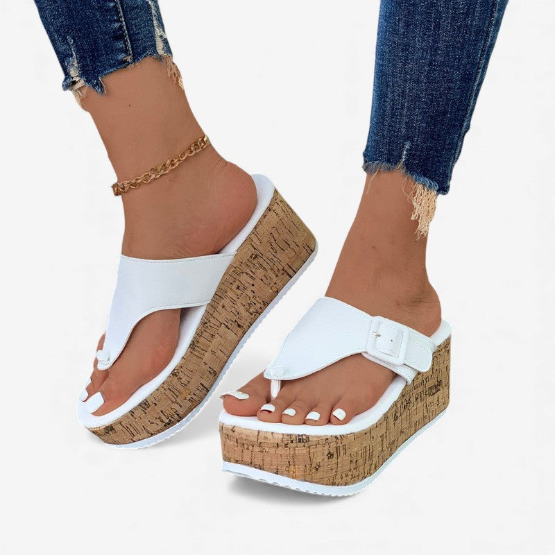 Amanda – Teenslippers met Gespsieraad en Instapontwerp