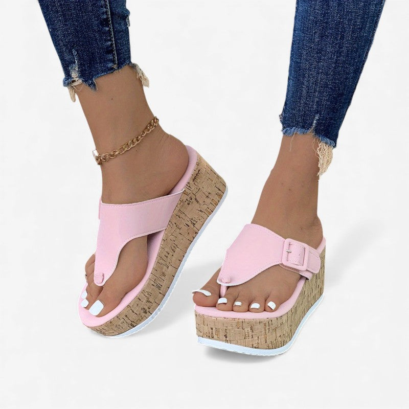 Amanda – Teenslippers met Gespsieraad en Instapontwerp