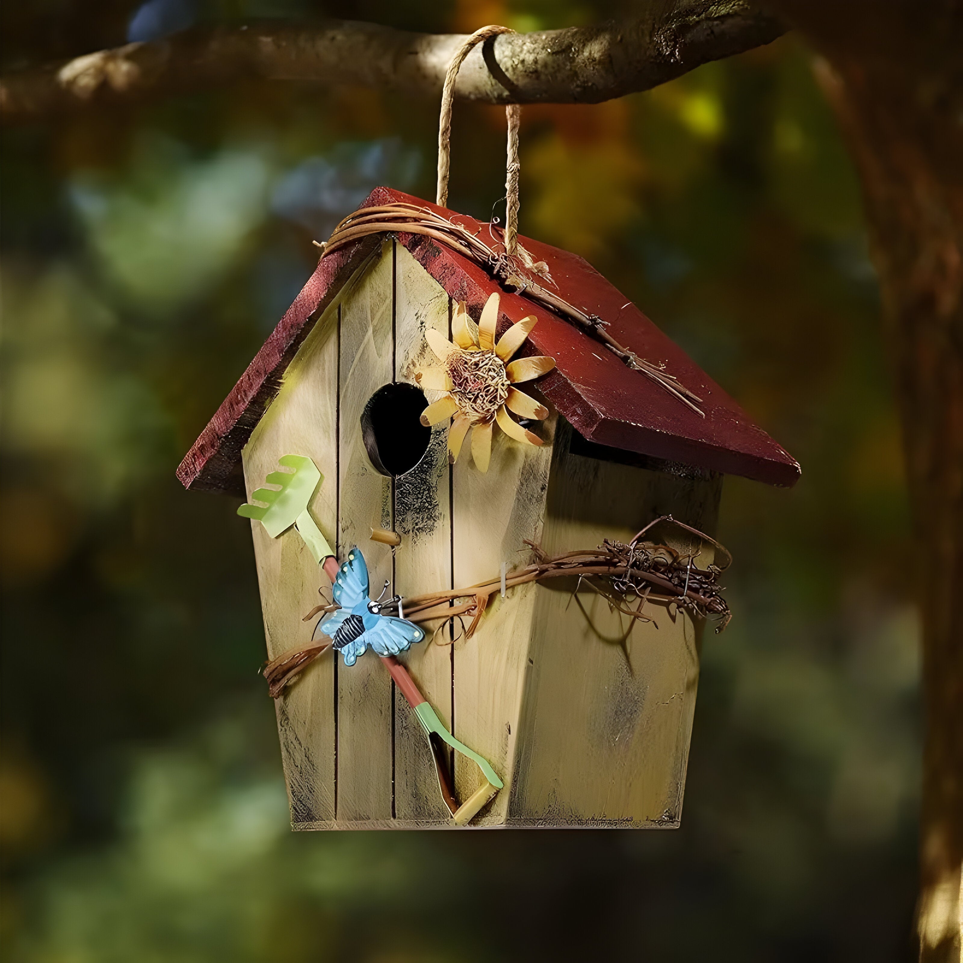 NestHaven - Nest hangend vogelhuisje met rustiek ontwerp met wijnranken en een gezellige vorm voor een gezellige sfeer buitenshuis