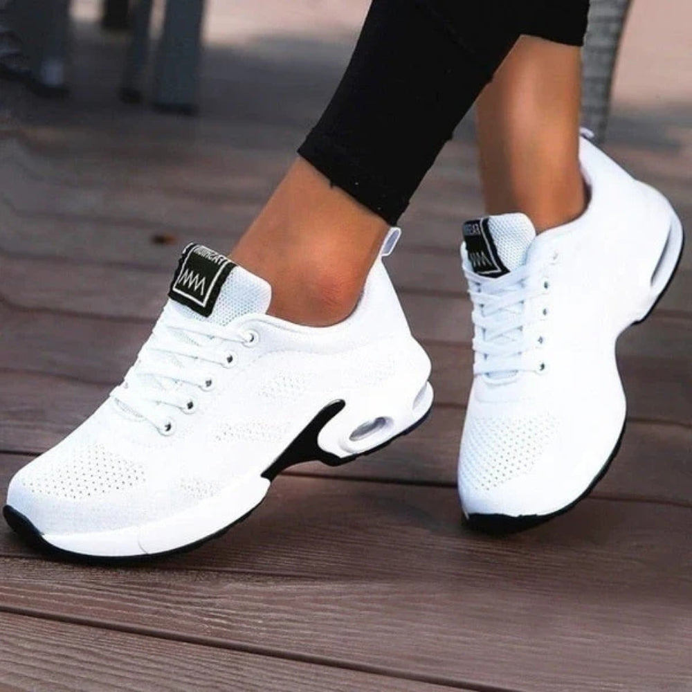 Patricia – Ronde Teen Sneakers met slip on en Vetersluiting
