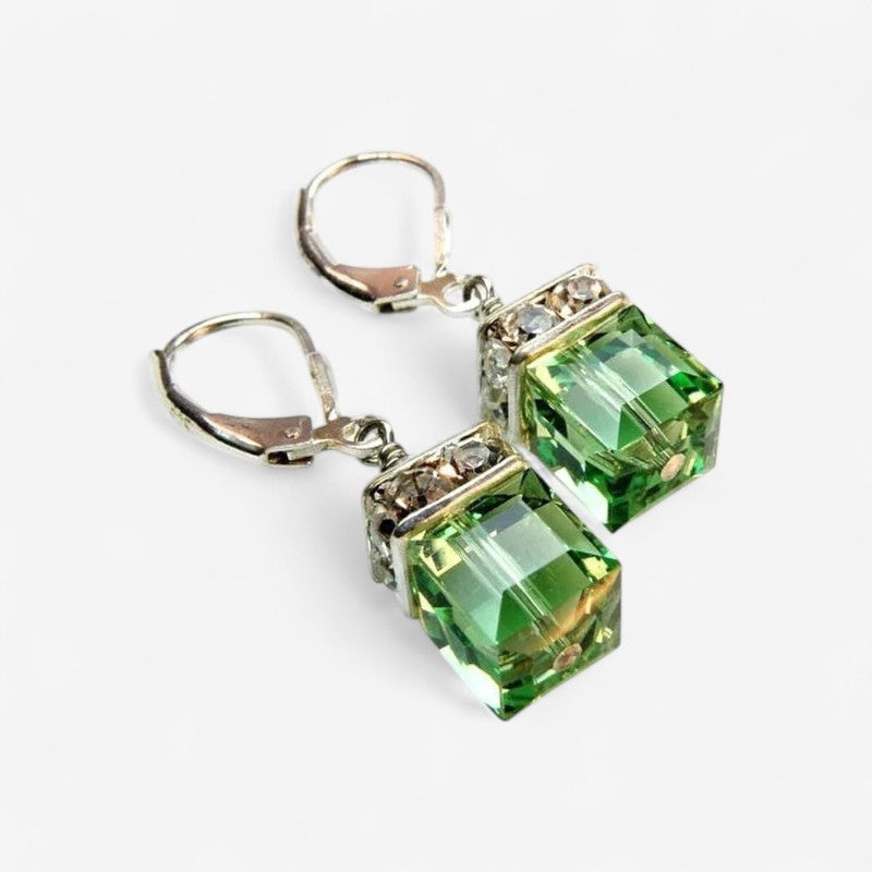 Lina - Hanger Oorbellen met Vierkant Vormige Decoratieve Accent