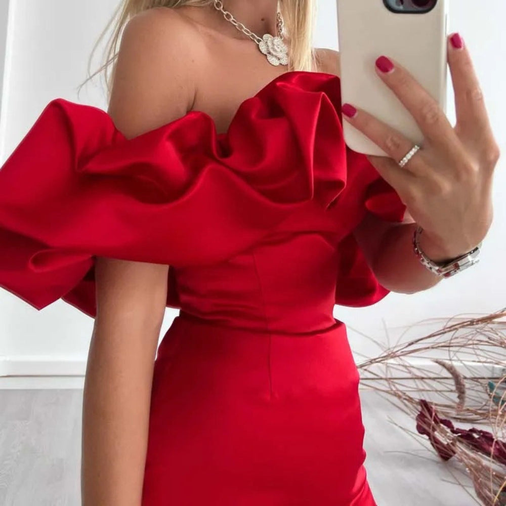 Candy – Glamoureuze off shoulder jurk met vloeiende silhouet en sierlijke ruche-accenten