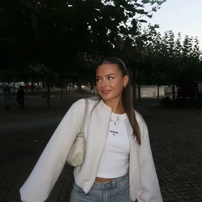 Ava – Korte bomberjack met rits en lange mouwen