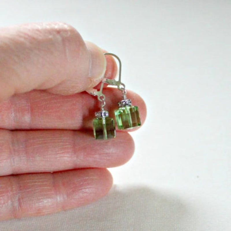 Lina - Hanger Oorbellen met Vierkant Vormige Decoratieve Accent