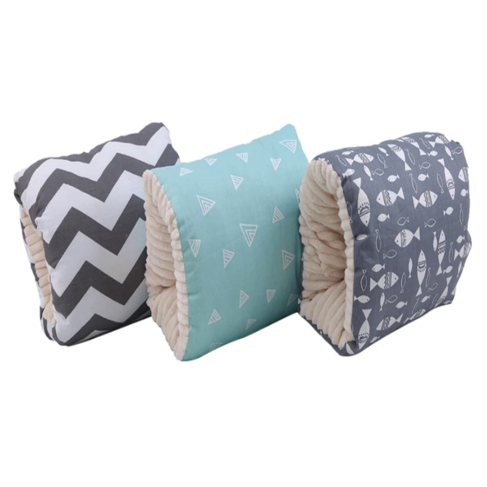 BabyLoom - Bedrukte babywieg met arm en mouwmotief gebogen vorm en centraal kussenpaneel
