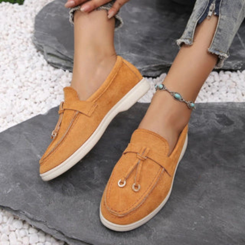 Tasha – Klassieke casual loafers met afgeronde voorkant en strakke decoratieve band