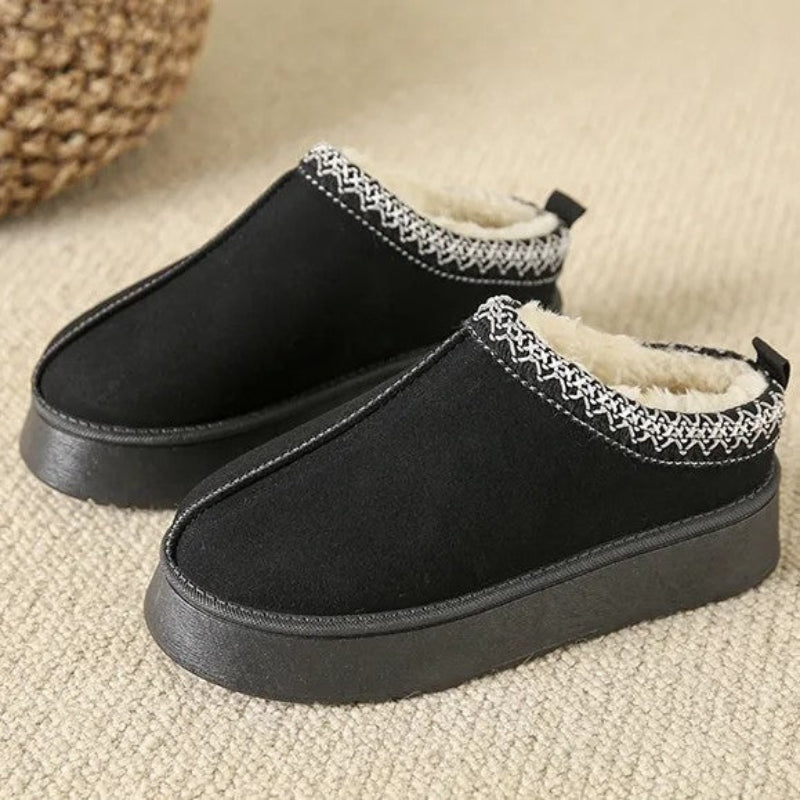 Naomi - Ronde Teen Slippers met Slip On en Geborduurd Ontwerp