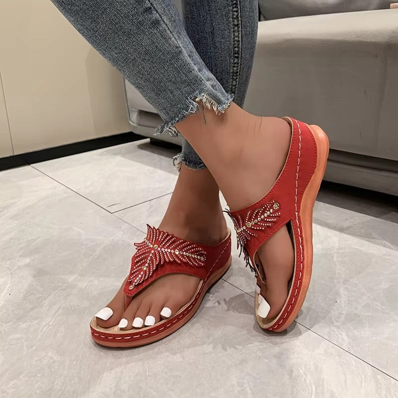 Naomi - Open teensandalen met sleehak en decoratieve accenten
