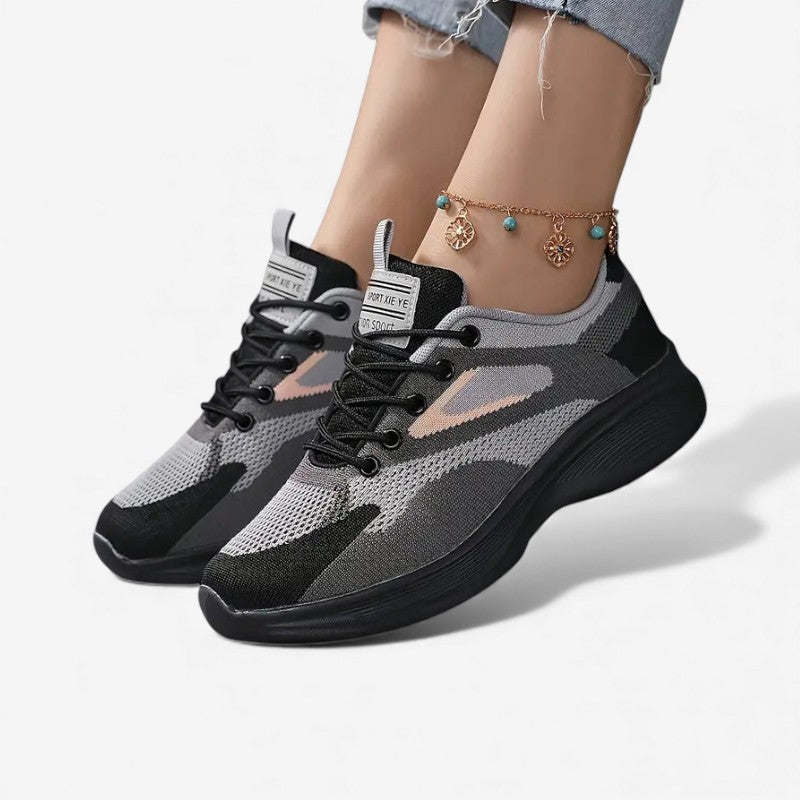 Fenna – Sneaker met ronde neus vetersluiting en antislip ontwerp