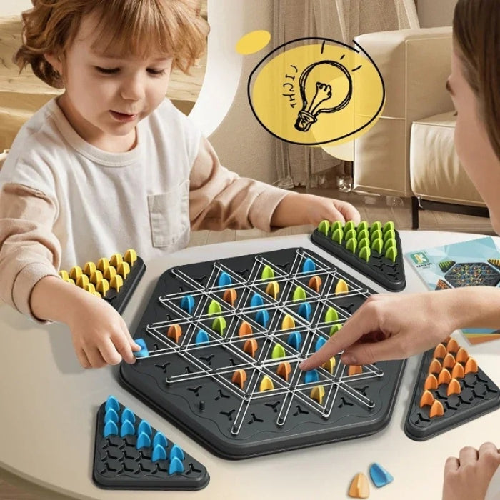 StratoPlay – Compact driehoeksstrategiebordspel met lijnvormende speelstructuur