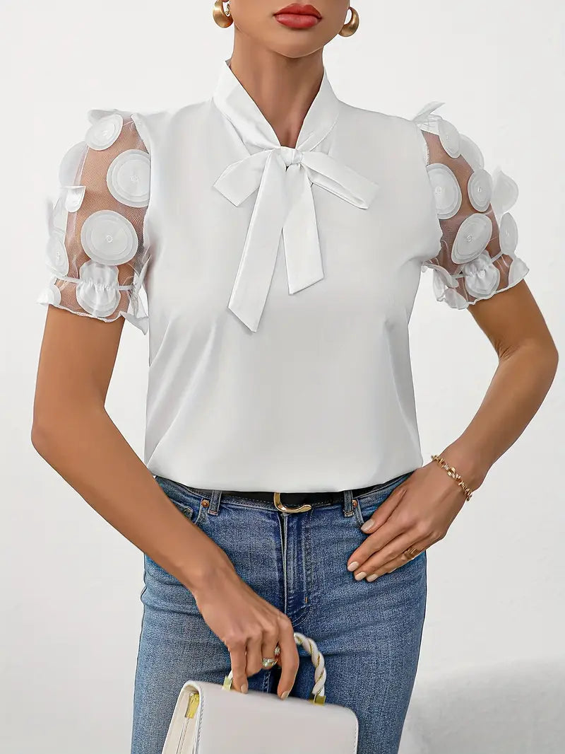 Lina – Elegant Korte mouw Blouse met strikdetails en relaxte pasvorm