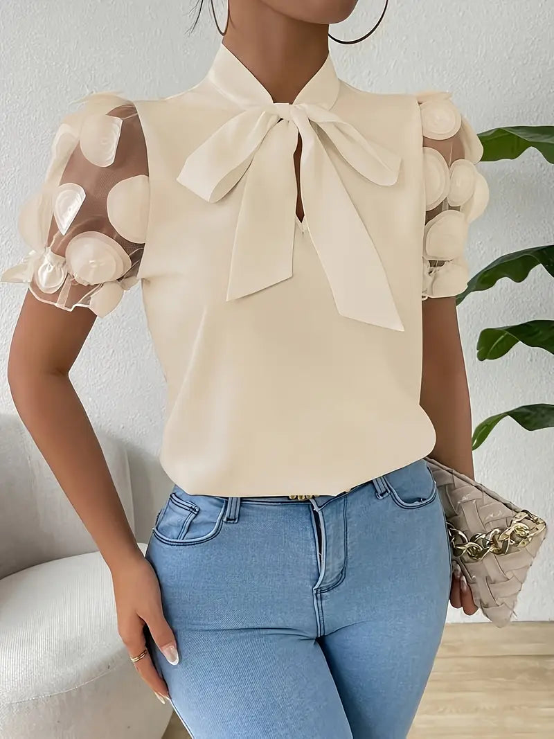 Lina – Elegant Korte mouw Blouse met strikdetails en relaxte pasvorm