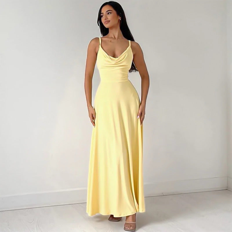 Dora – Elegante getailleerde maxi-jurk met diepe V-hals en comfortabele pasvorm