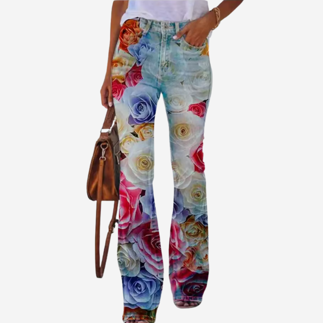 Livia – Trendy Flared Jeans met Unieke Bloemen- en Artistieke Patronen