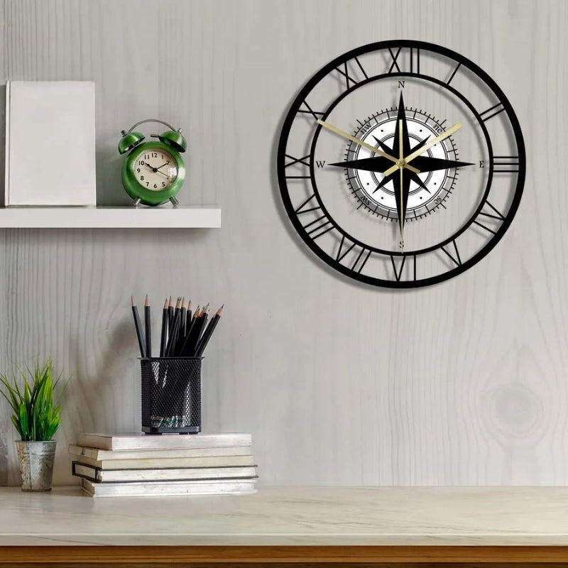 TimeCompass – Ronde Wandklok met Kompasdesign en Stil Uurwerk
