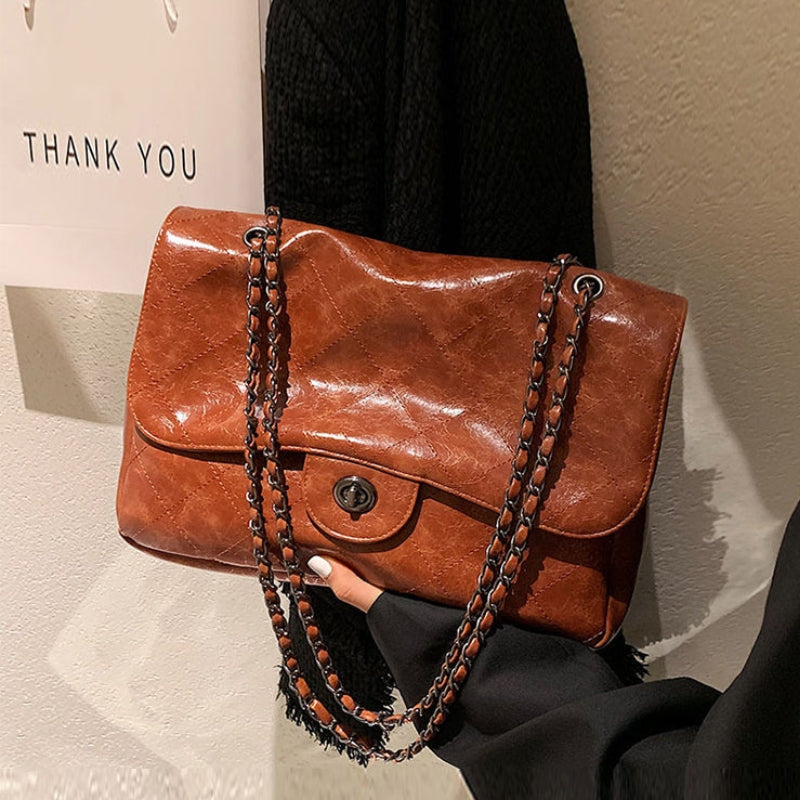 Sanne – Schoudertas met Klepdesign en Binnenvak met Rits