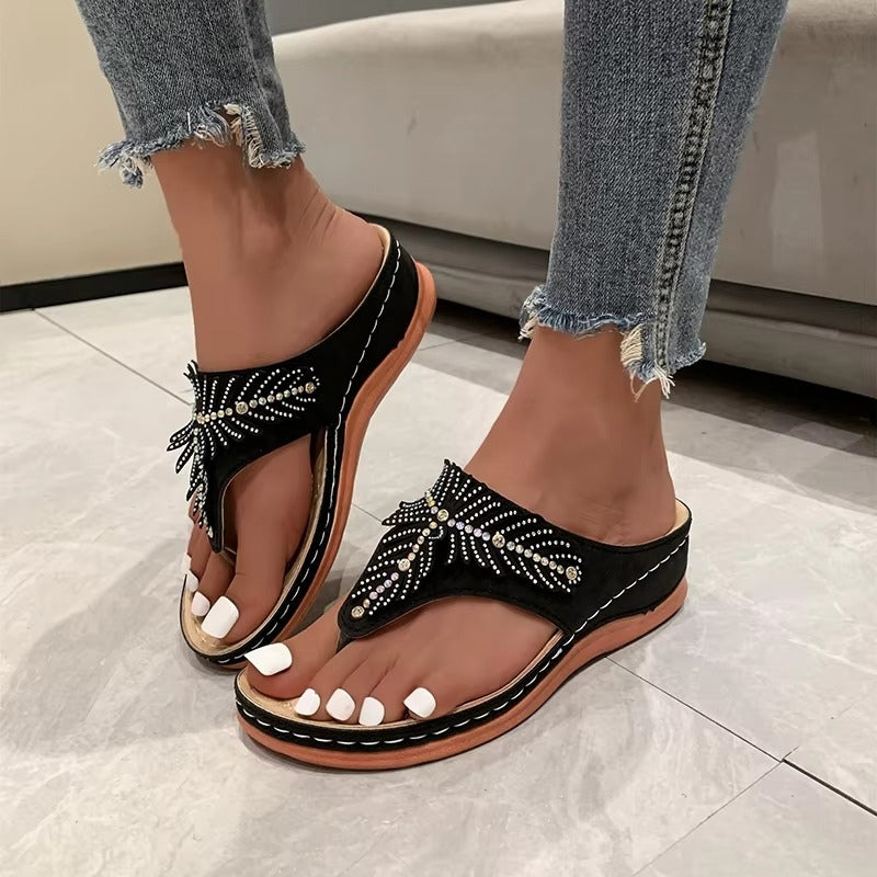 Naomi - Open teensandalen met sleehak en decoratieve accenten