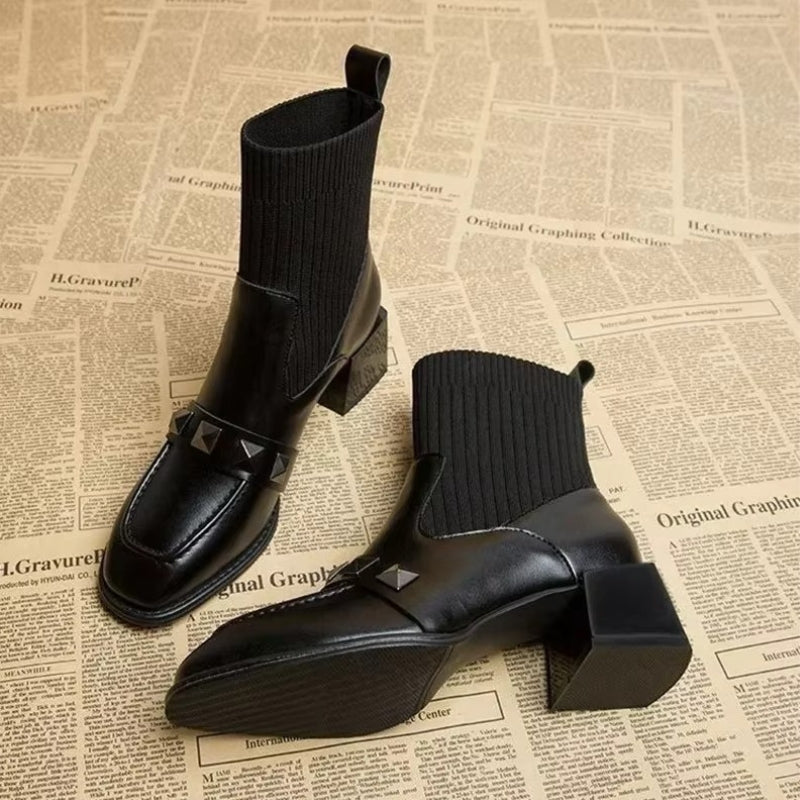 Naomi – Enkellaarzen met Slip On en Ronde Neus