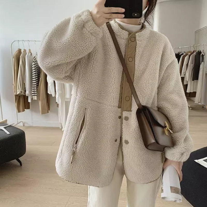 Lurisa – Lange Mouw Jas met Knopen en Zijzakken