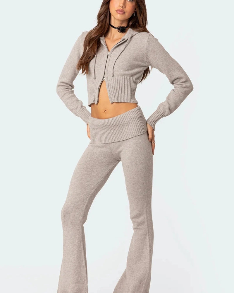 Sasha – Trendy cropped hoodie en uitlopende broekset met strakke pasvorm