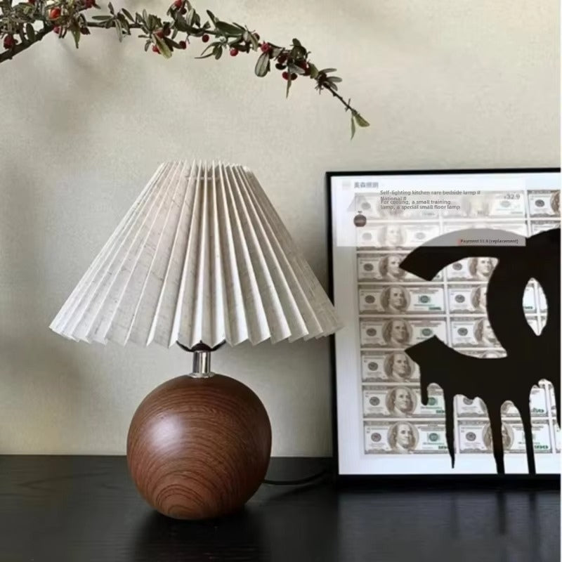 LumiGlow – LED Tafellamp met Gevouwen Lampenkap voor Binnenverlichting