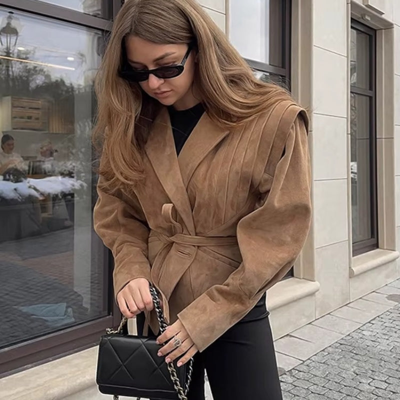 Carolyn – Lange Mouw Jas met Tailleceintuur en Knopen