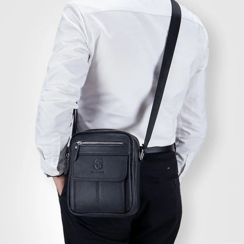 Tristan – Schoudertas met verstelbare riemen en meerdere ritsvakken