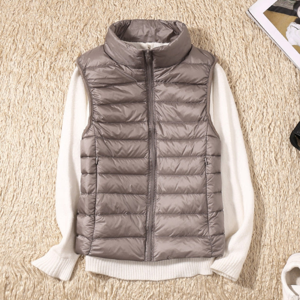 Natasha – Elegant vest met rits aan de voorkant en veilige zakken