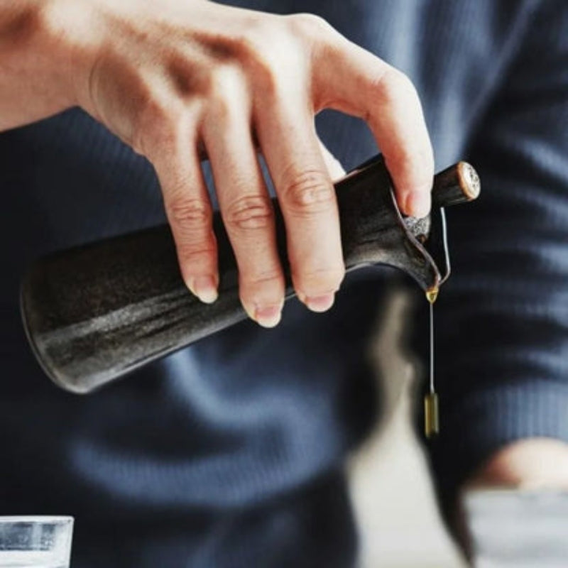 PourEase – Olie Dispenser Pot met Deksel en Creatief Ontwerp