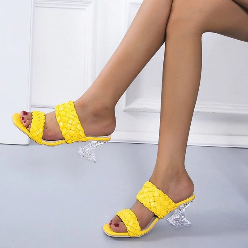 CrystalCozy - Sandaal Met Transparante Piramidehakken
