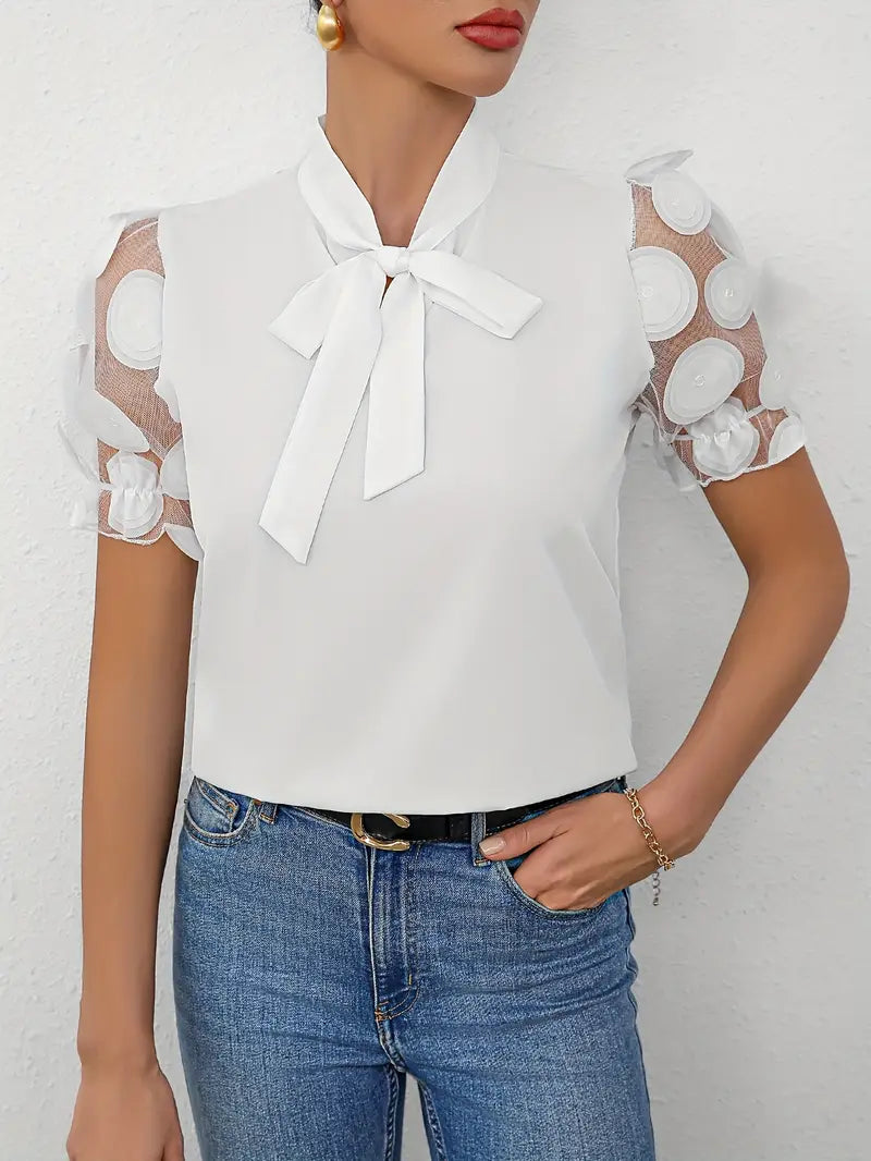 Lina – Elegant Korte mouw Blouse met strikdetails en relaxte pasvorm