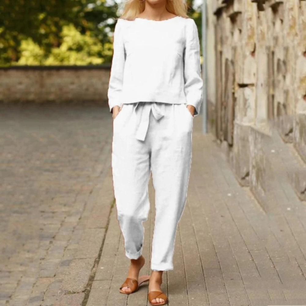 Celina – Elegante tweedelig set met blouse met ronde hals en relaxte broek