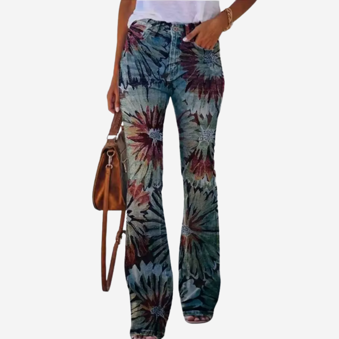 Livia – Trendy Flared Jeans met Unieke Bloemen- en Artistieke Patronen