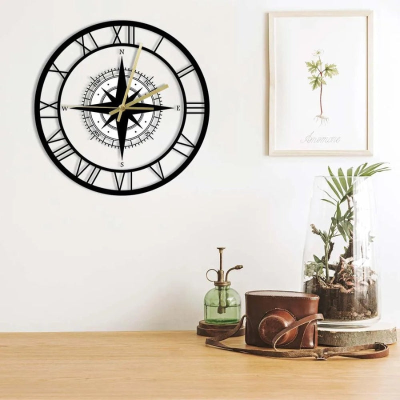 TimeCompass – Ronde Wandklok met Kompasdesign en Stil Uurwerk