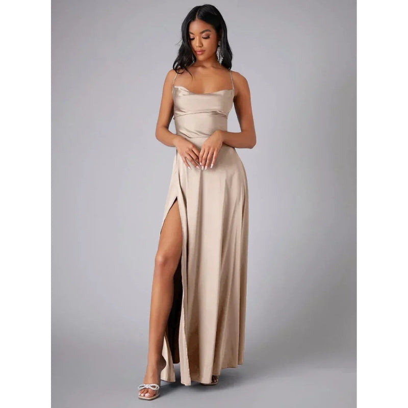Avani – Elegante maxi-jurk met zijsplit en verstelbare bandjes