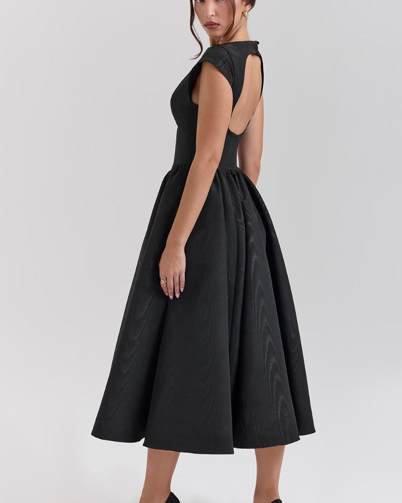 Athena - Elegante jurk met flatterende taille en open rugontwerp