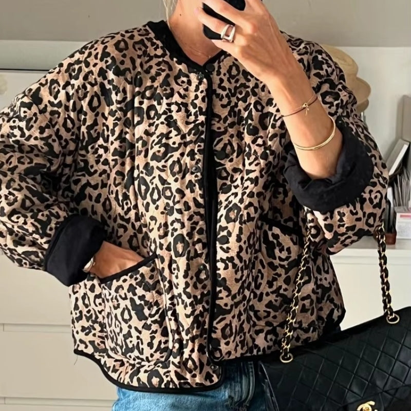 Julia – Lange Mouw Jas met Zakken en Knoopdetails