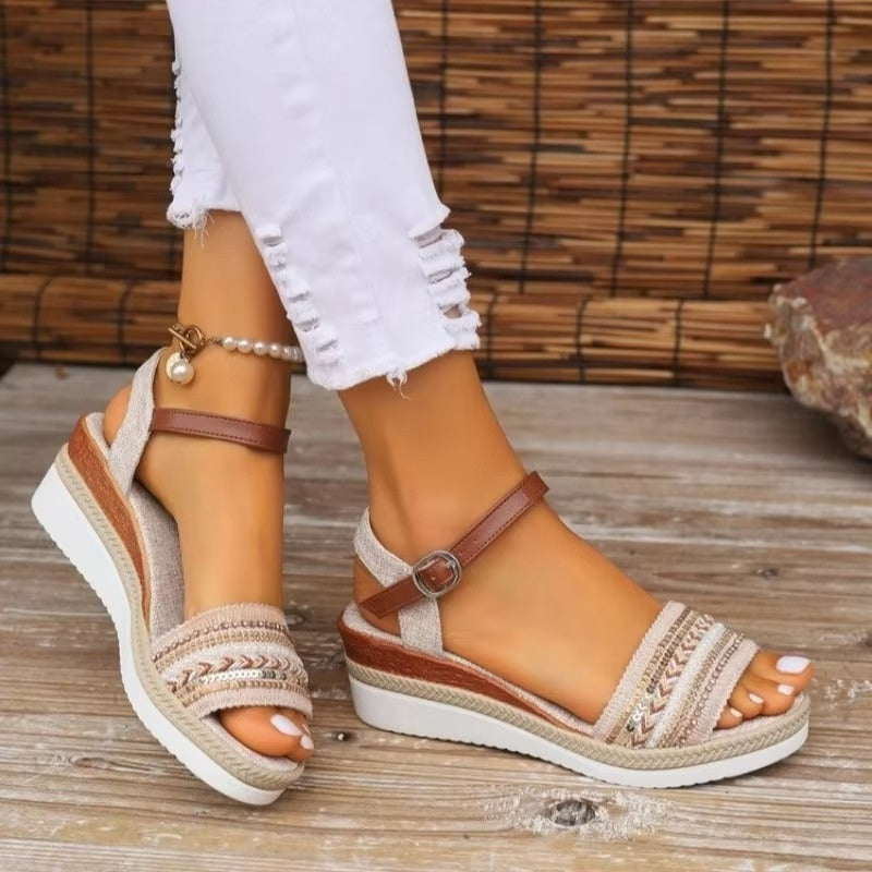 Sienna – Moderne sleehak sandalen met verstelbare enkelbandjes