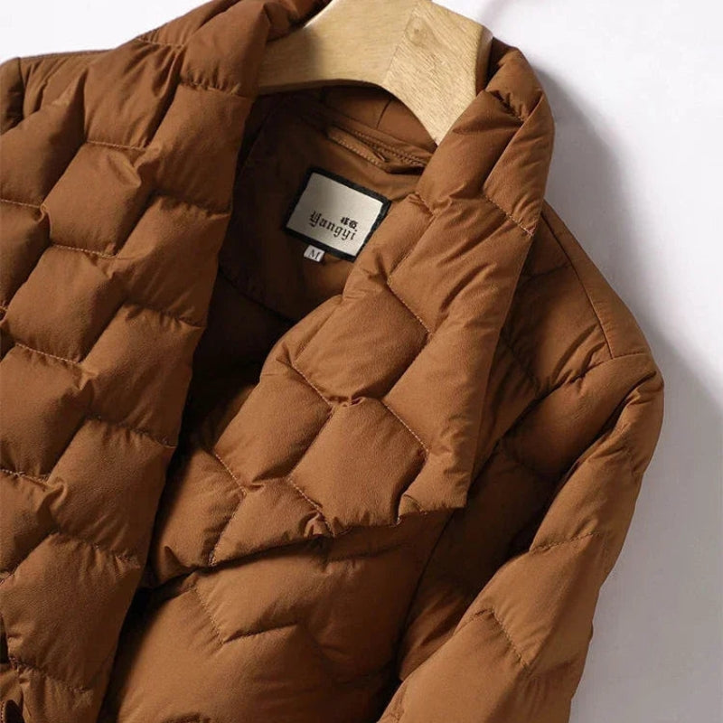 Penelope – Gewatteerde Geruite Jas met Ceintuur en Overslagsluiting