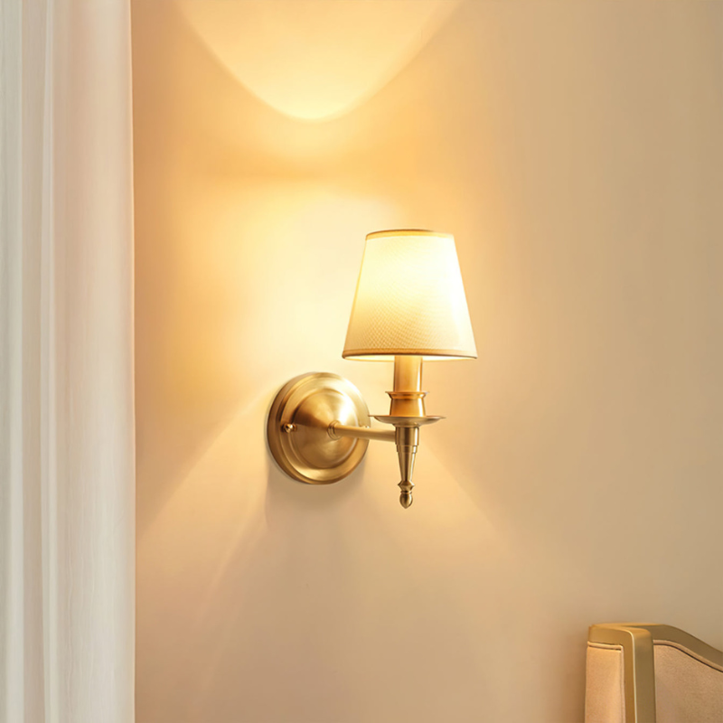 BrassicaLight – Wandlamp met linnen kap en messing afwerking