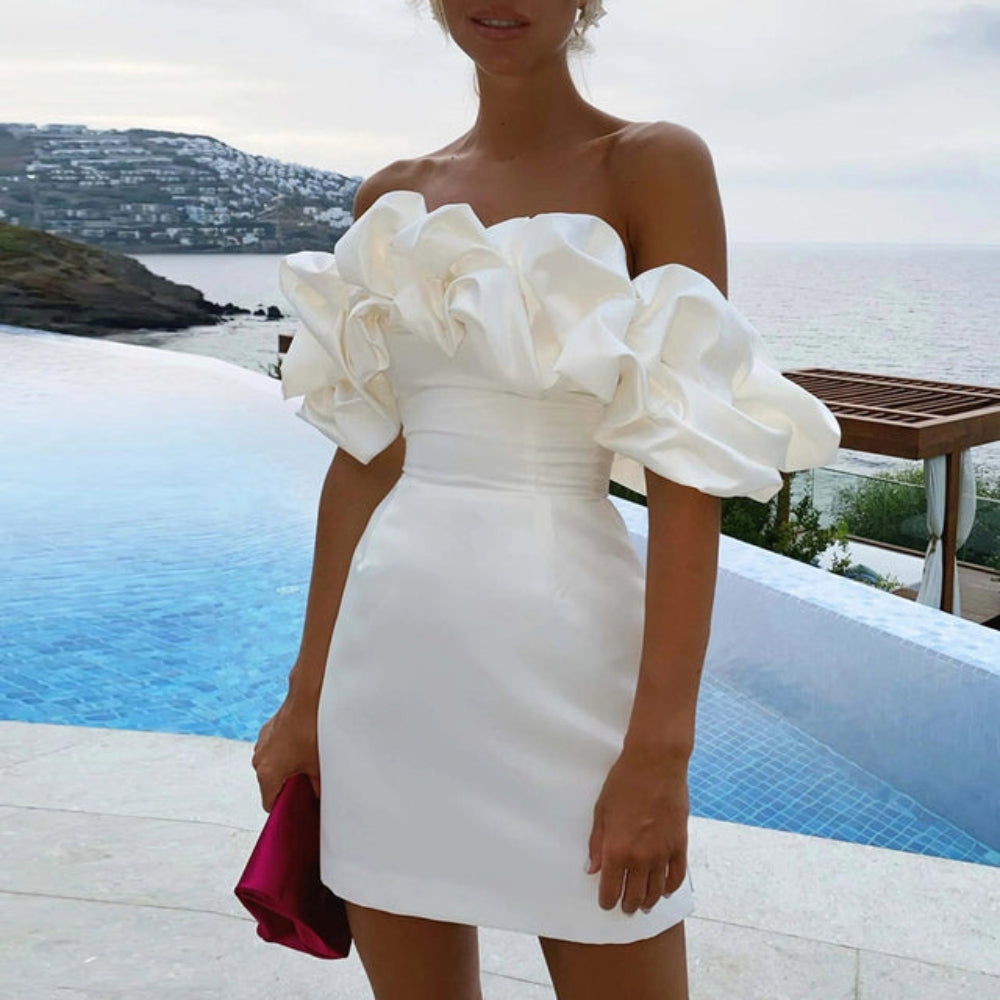 Candy – Glamoureuze off shoulder jurk met vloeiende silhouet en sierlijke ruche-accenten