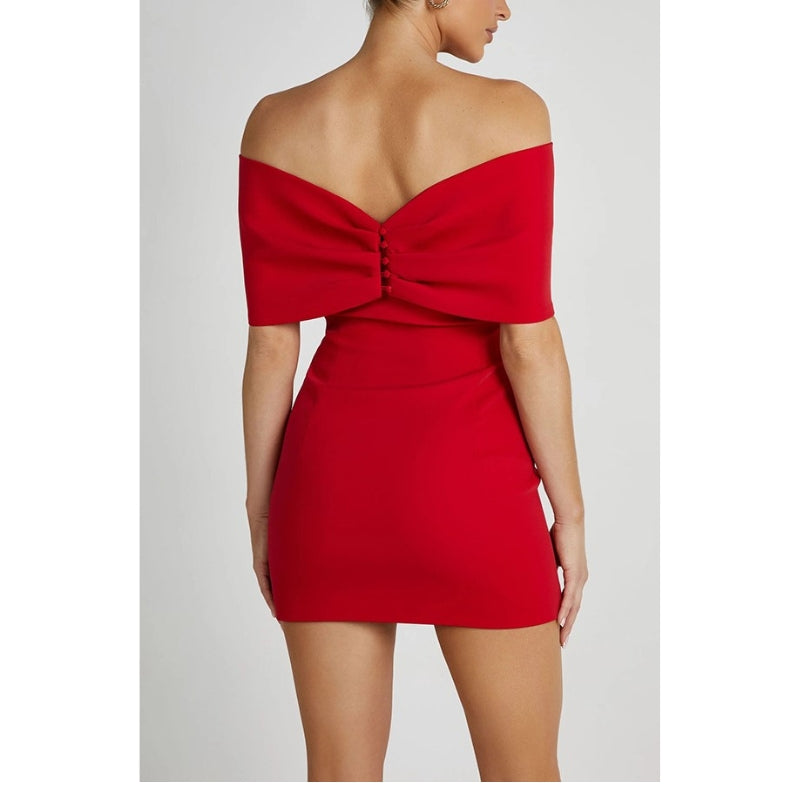 Ruby – Trendy off-shoulder mini-jurk met knoopjes op de rug en slanke pasvorm