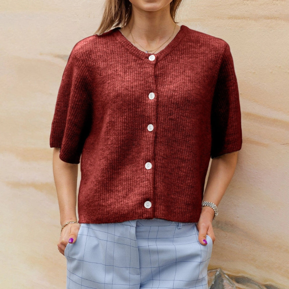 Isla – Trendy vest met korte mouwen en klassieke ronde hals