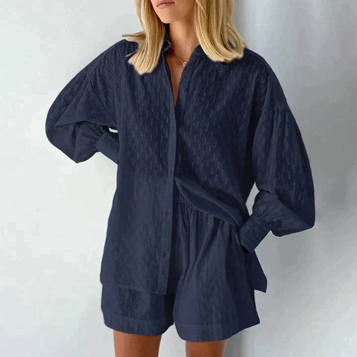 Savannah – Tweedelige set met een shirt met lange mouwen en een short met hoge taille